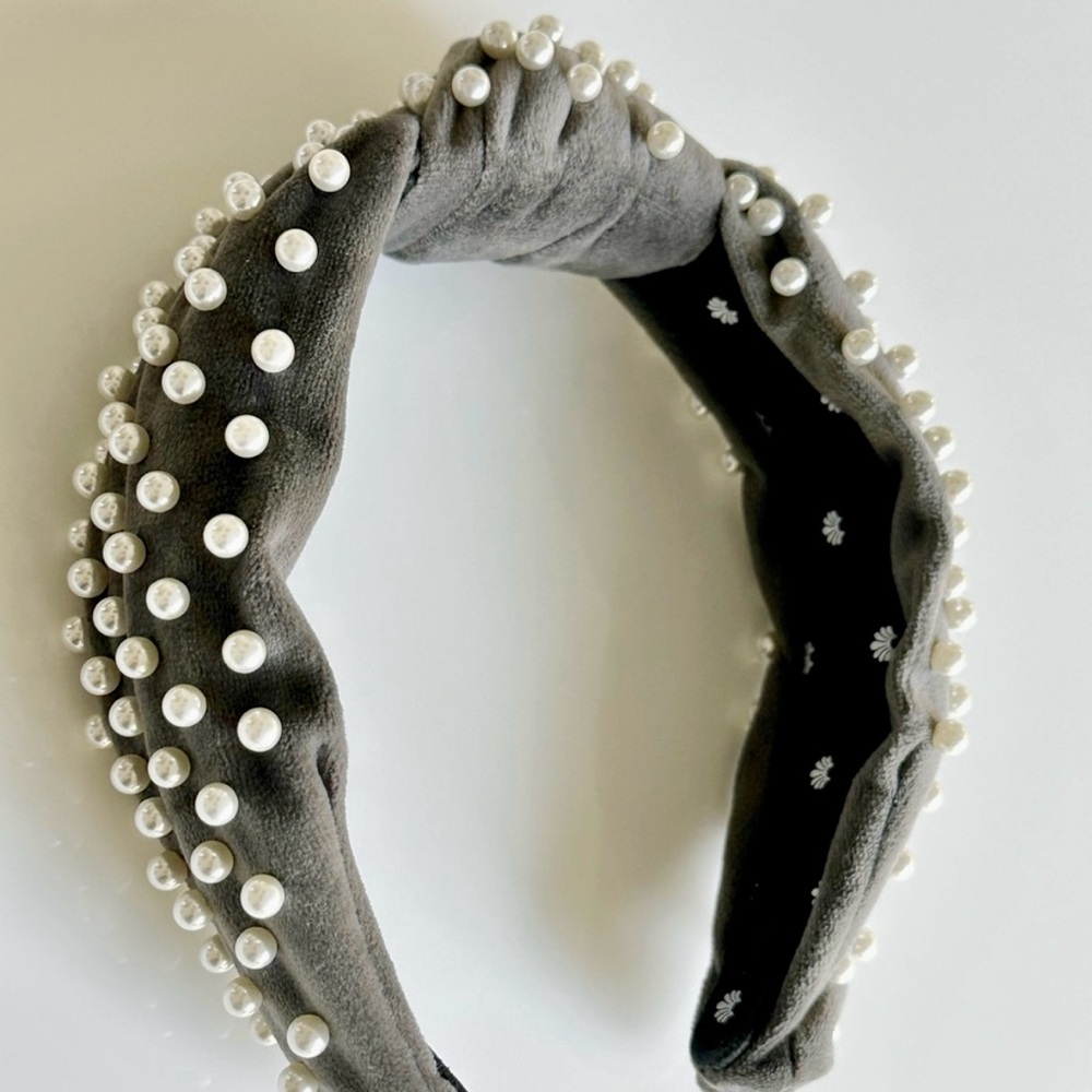 Lele Sadoughi Grey Velvet Pearl Headband
